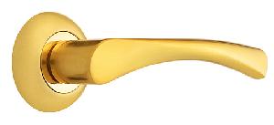 На розетке комплект ручек салерно itaros premium plus ручка на круглой розетке матовое золото/золото sg/gp